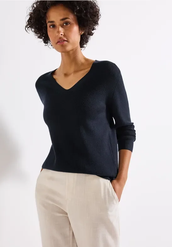 Basic V-Neck Pullover