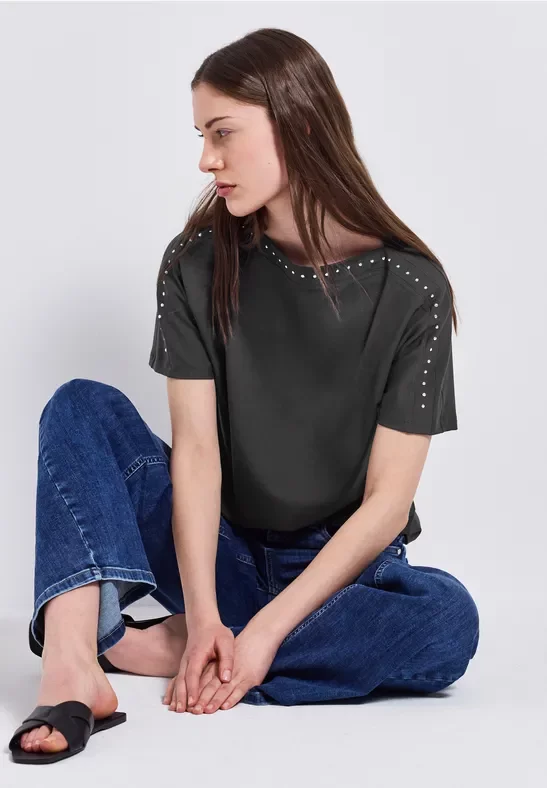 T-Shirt mit Nieten