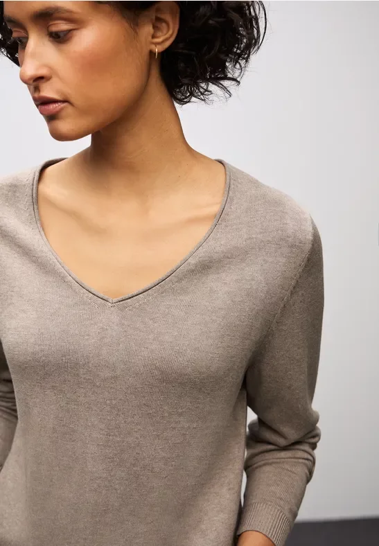 V-Neck Pullover