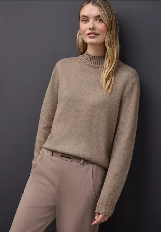 Basic Turtleneck Pullover