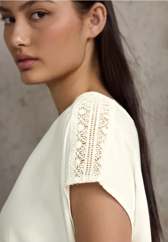 Blusenshirt mit Spitze