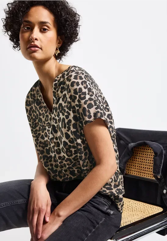 Blusenshirt mit Leo-Muster
