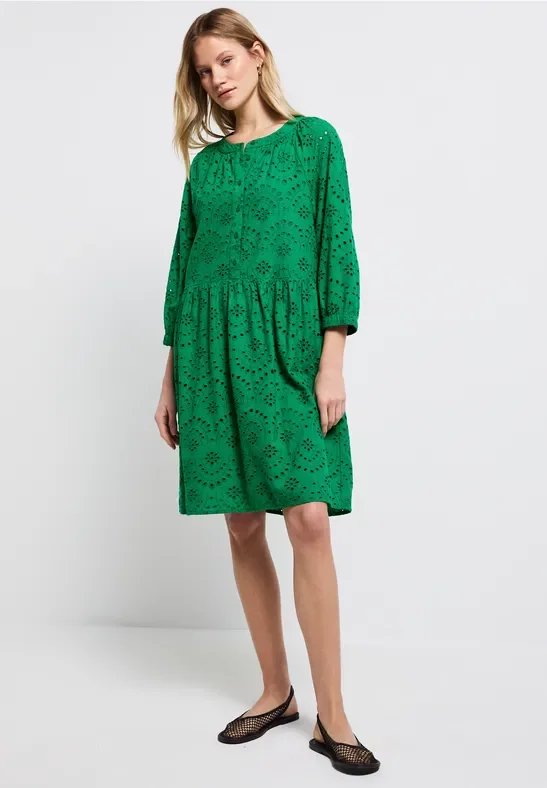 Kleid mit Lochstickerei