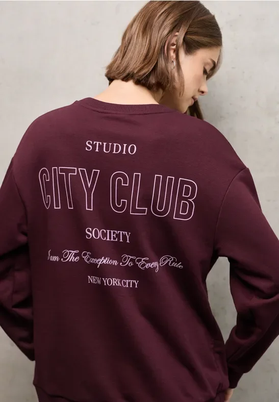 Loose Fit Backprint Sweater