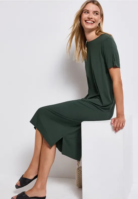 Kleid mit Schlitzdetail