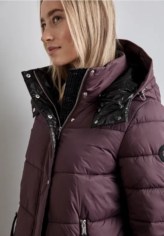 Jacke mit abnehmbarer Kapuze