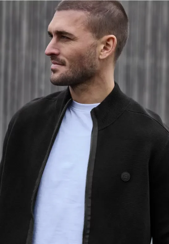 Strickjacke mit Stehkragen