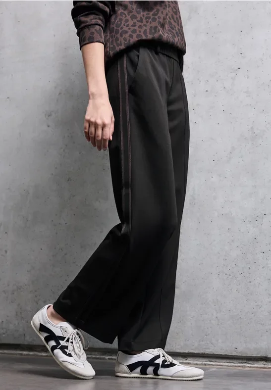 Hose mit Gallonstreifen