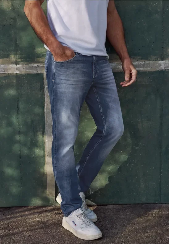 Slim Leg Jeans im Regular Fit