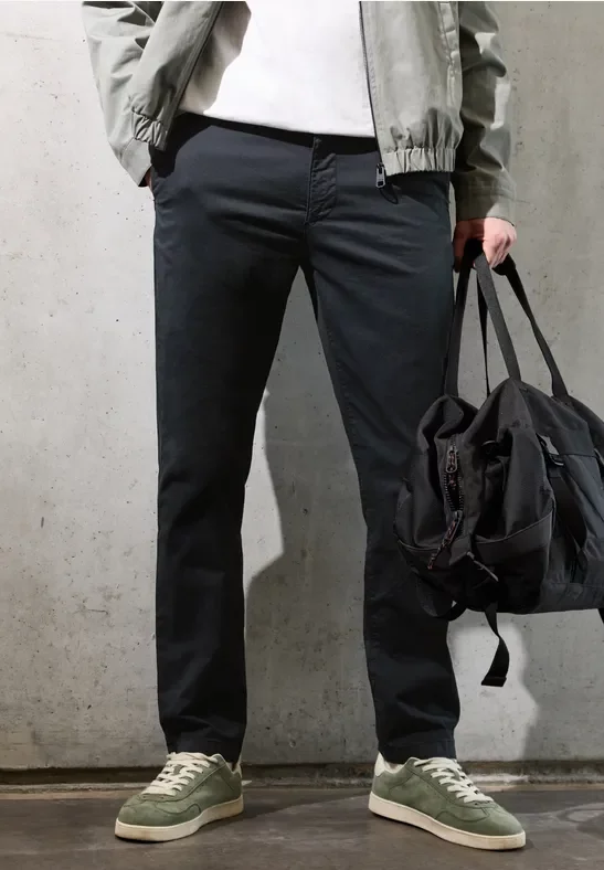 Slim Leg Chino mit Stretchbund