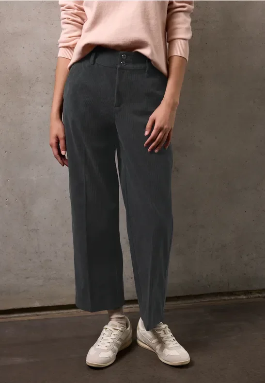 Straight Leg Cordhose