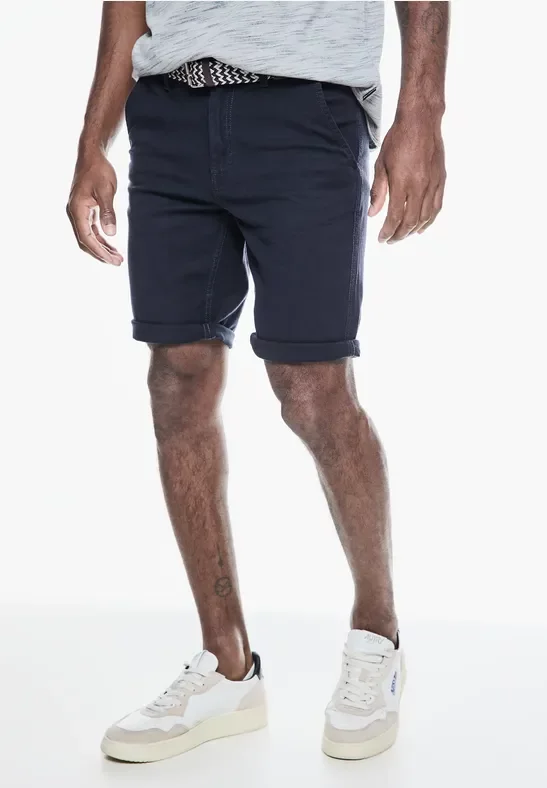 Chino Shorts mit Gürtel