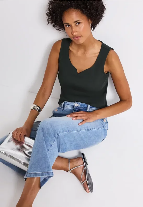 Top mit Herzausschnitt