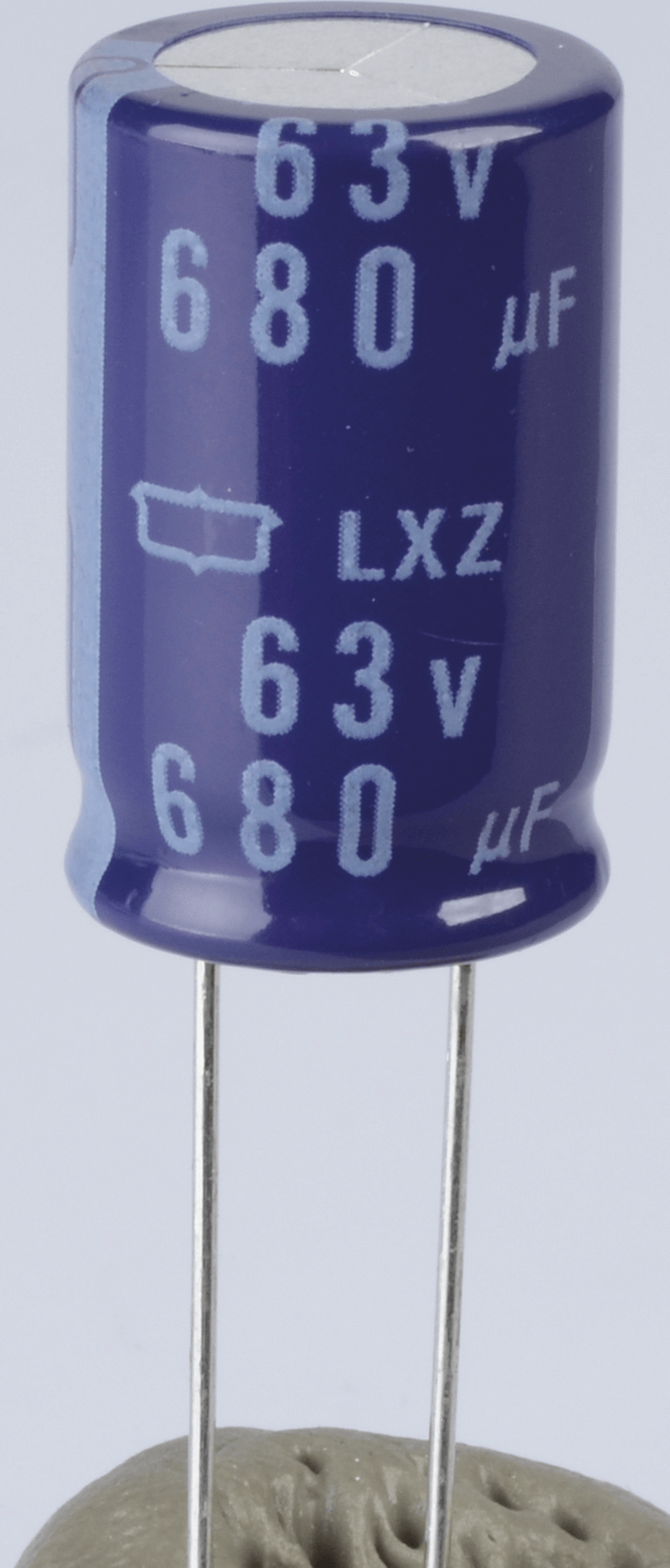 RAD LXZ 63/680 - ELKO, 680µF, 63V, 105°C