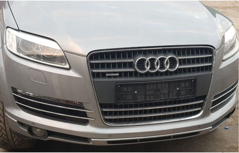 Audi Q7 - Chrom-Grillstreifen + Halogen
