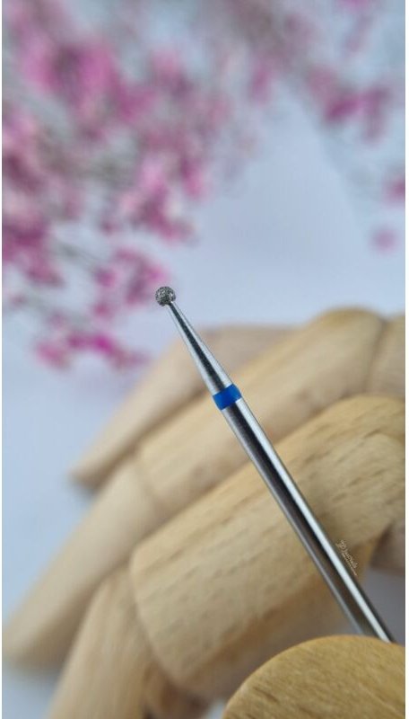 F102 - Kleiner Ball (M)