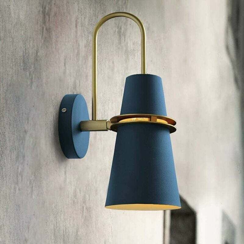 Moderne Wandleuchte mit goldenem Horn im nordischen Design – ideal für Schlafzimmer, Wohnzimmer oder Flur – verleiht der...