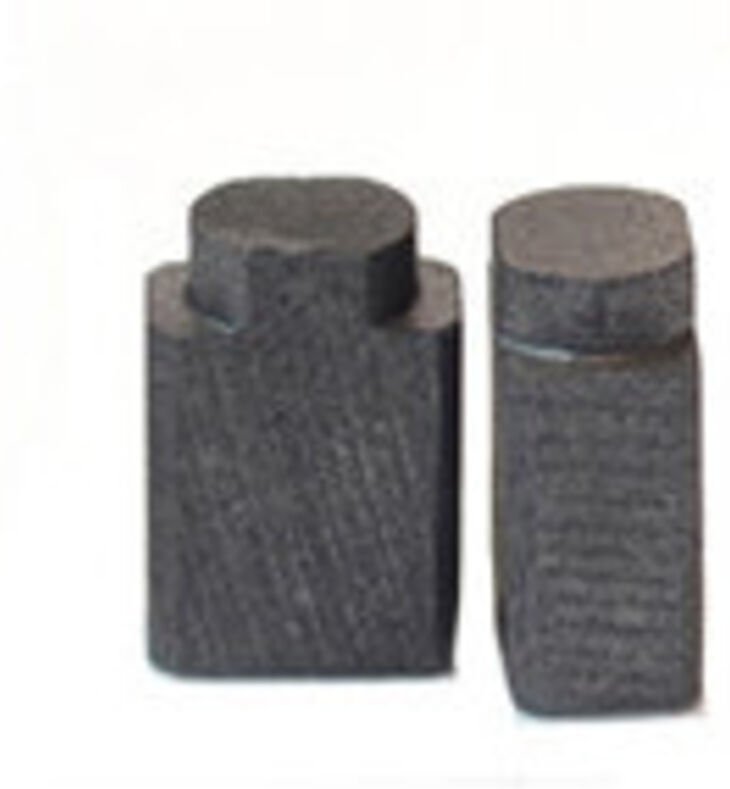 Set aus 2 anpassbaren Kohlen für Milwaukee. Abmessungen: 5 x 8 x 13 mm.