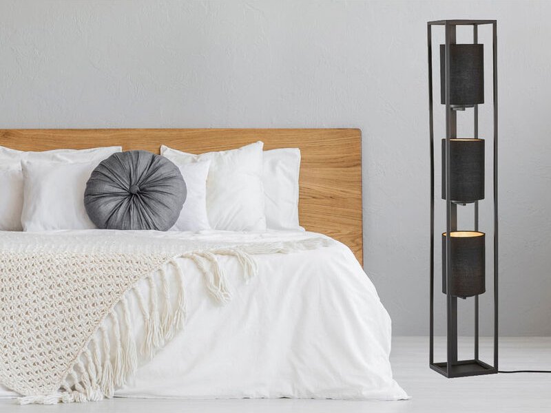 Led Stehlampe 3-flammig Schwarz Stoffschirme innen Gold, Höhe 130cm