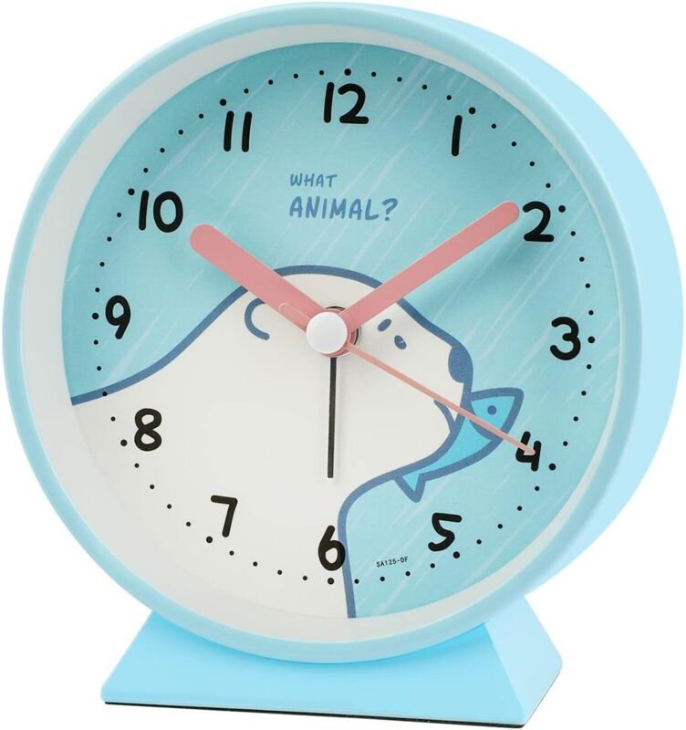 Analoger Wecker blau mit Licht für Kinder auf Reisen