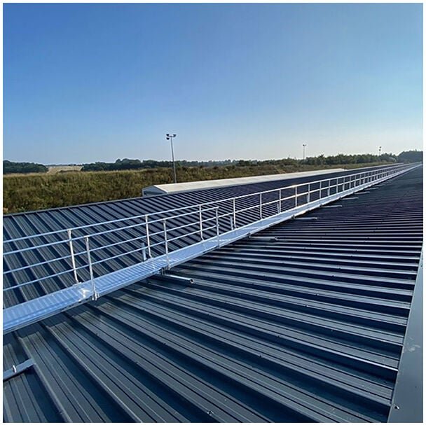 Matisère - Laufsteg - Befestigung auf Trapezblech 1.50m - Max. Neigung 20° - ECO15/AC/PE