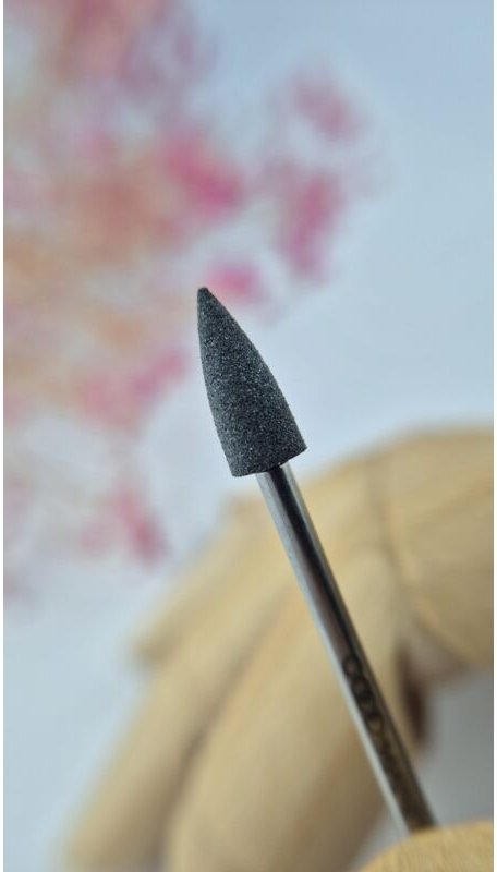 F232 - Schwarzer Kegel-Radiergummi 4x12