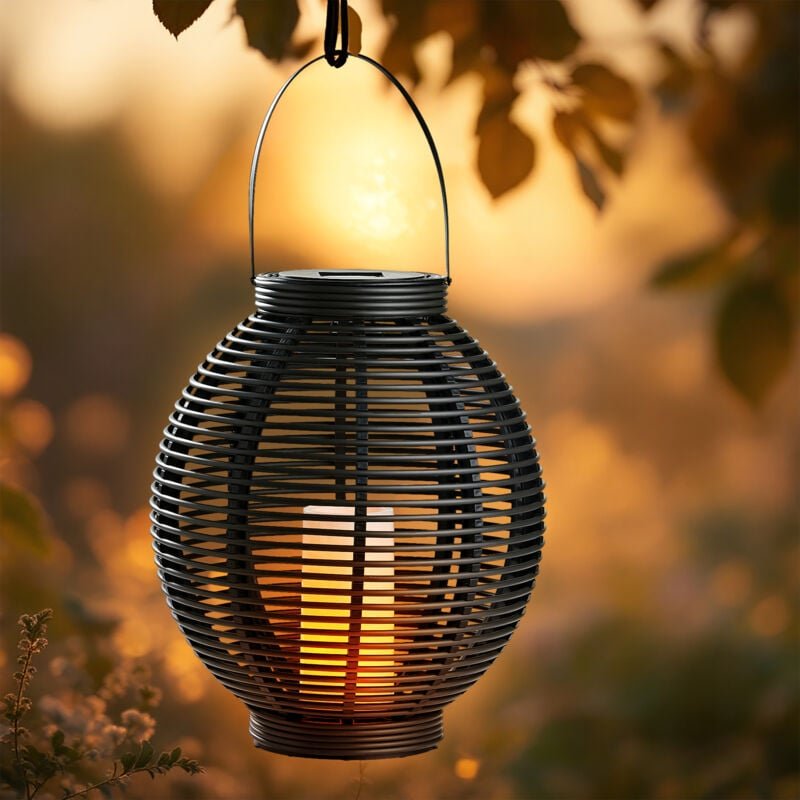 Thumbnail - Xxl Solar Laterne mit led Kerze warm weiß inklusive Erdspieß - 43 x 38 cm - Garten Leuchtkugel groß in Rattan-Optik