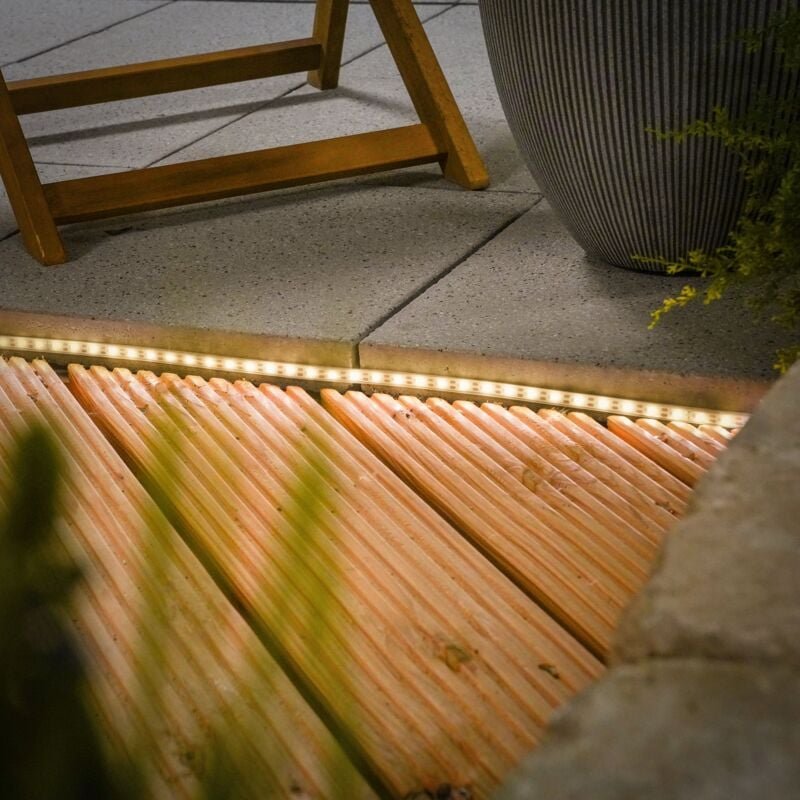 Esotec - Solar LED-Streifen LED-Stripe für außen 5 Meter 300 LEDs warmweiß 102710
