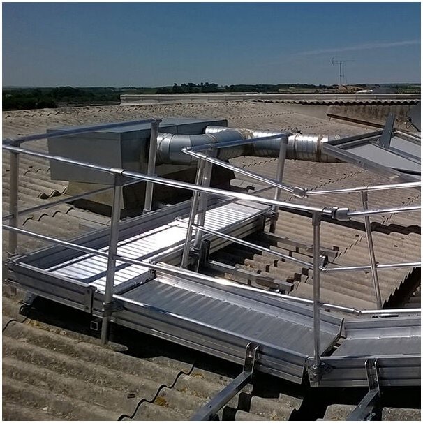 Matisère - Laufsteg - Befestigung auf Eternit 1.50m - Max. Neigung 25° - ECO15/FI/PE