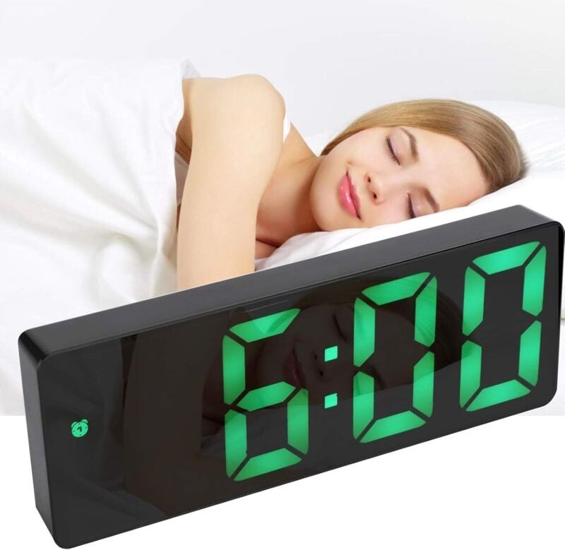 Digitaler Wecker mit Großem LED-Display, Spiegeloberfläche, Snooze-Funktion, USB-Ladeanschluss, Helligkeitsverstellbar, ...