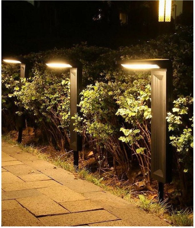 Trade Shop Traesio - Trade Shop - Straßenlaterne mit Pfahl Solarpanel Dämmerungssensor wasserdicht YH0802 -