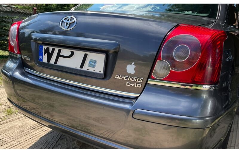 TOYOTA AVENSIS T25 Limousine – Chrom-Heckklappenverkleidung