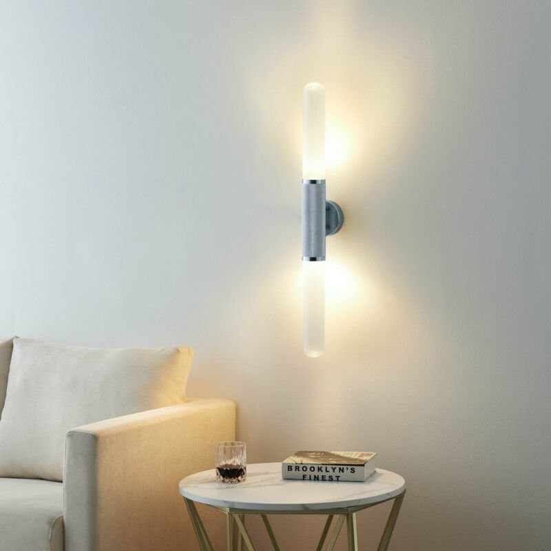 Trendige silberne Wandleuchte mit doppelter Beleuchtung aus Metall und Glas - Hita