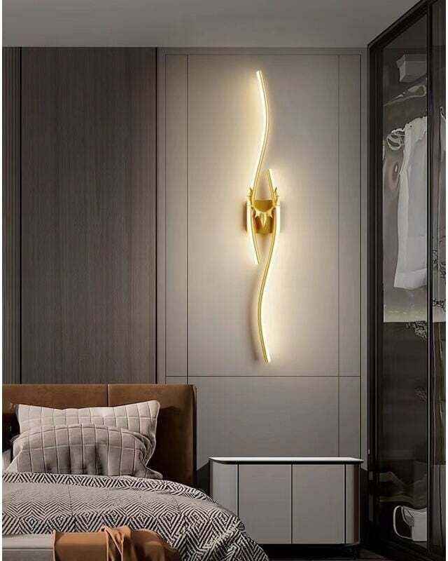Luxuriöse, moderne LED-Wandleuchte, 60 cm, 16 W, verziert mit einem goldenen Hirschgeweihmotiv. Warmweißes Licht (3000 K...