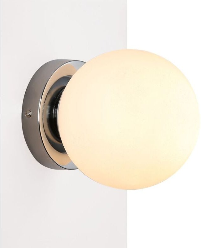 Wandleuchte "Ava" mit Opalglaskugel E27 - IP44