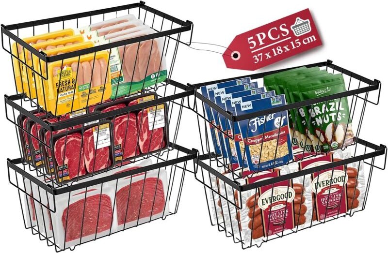 Set mit 5 stapelbaren schwarzen Gefrierkörben mit Griffen und rutschfestem Boden zum schnellen Sortieren von Tiefkühlkos...