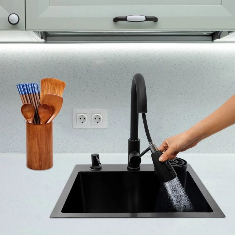 Multifunktionale Küchenspüle mit ausziehbarer Armatur. Für Küchen, Restaurants, Cafés, Bars und Hotels.