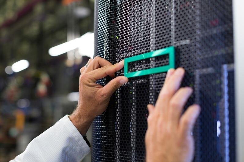 HPE ML350 Gen10 12 Gbit/s SAS-Erweiterungsadaptersatz mit Kabeln (874576-B21)