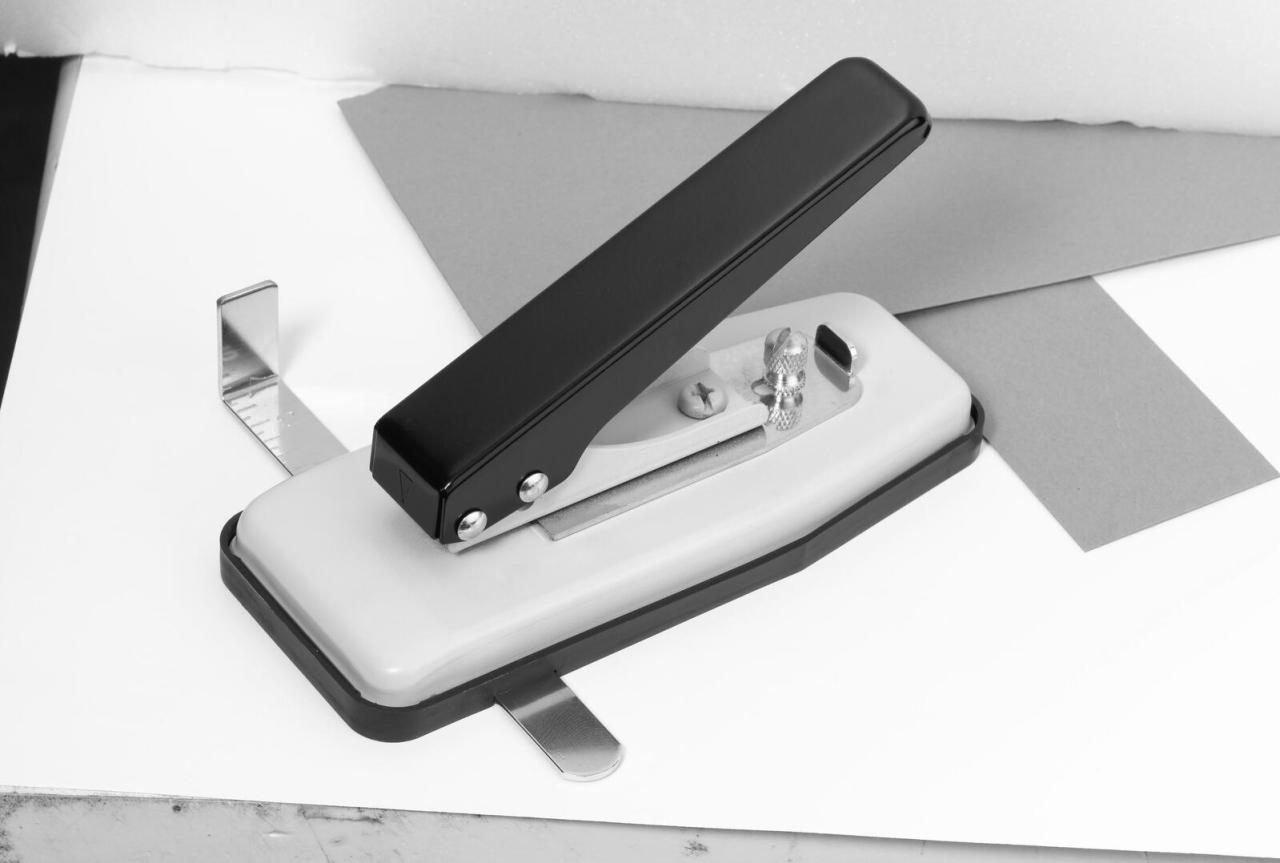 Thumbnail - LMG Locher für Ausweishalter grau-schwarz