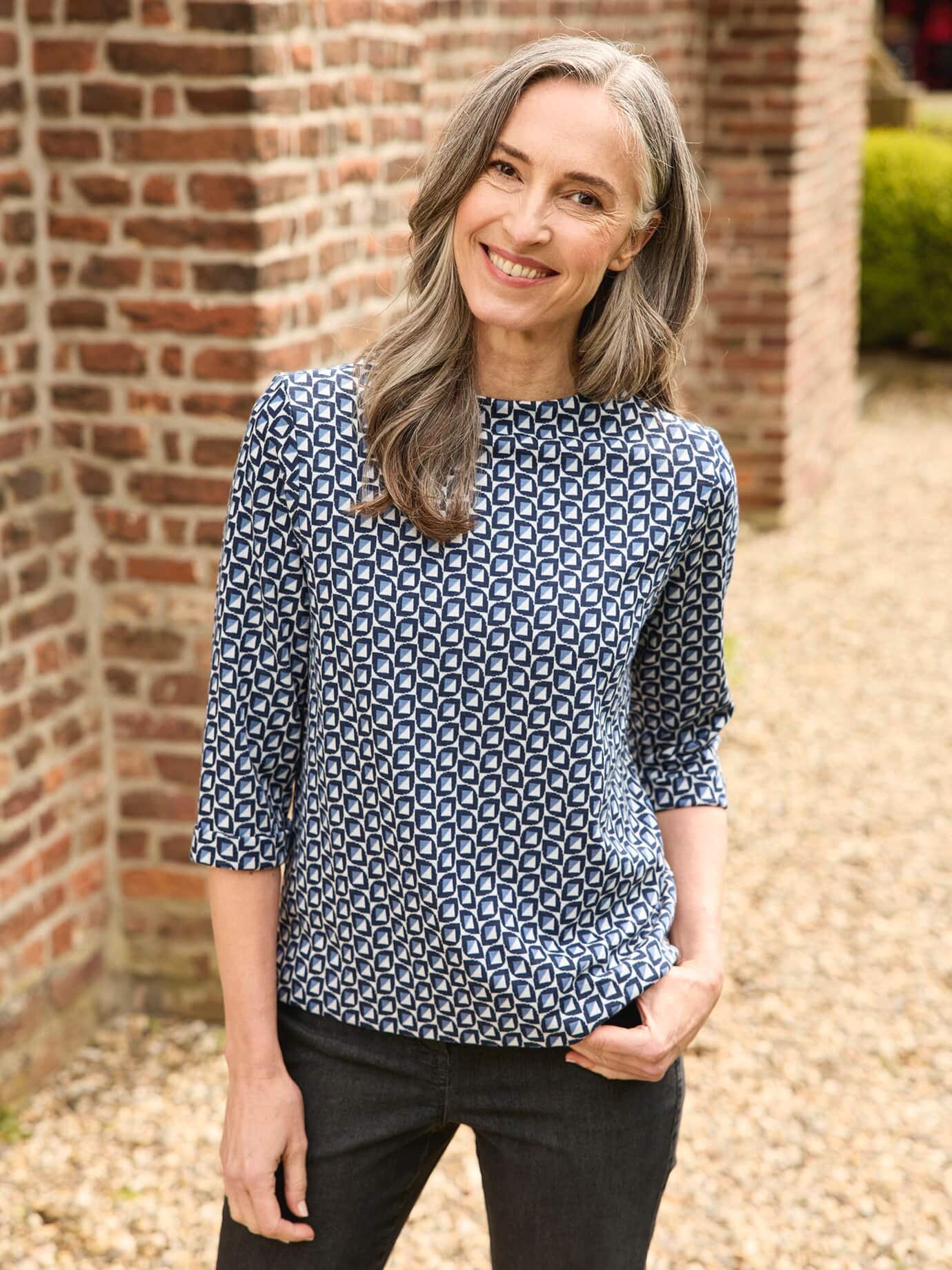 Rabe-Shirt minimal Muster