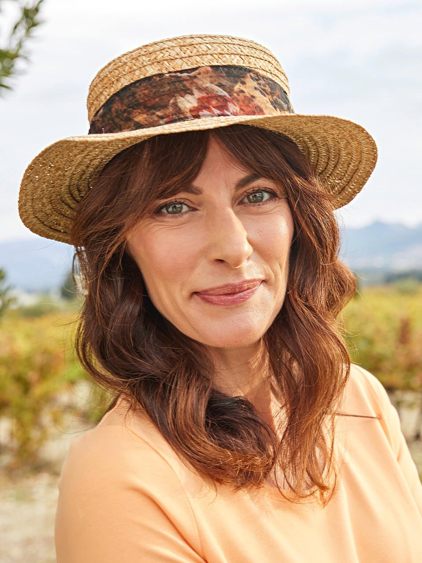 Strohhut mit Schmuckband