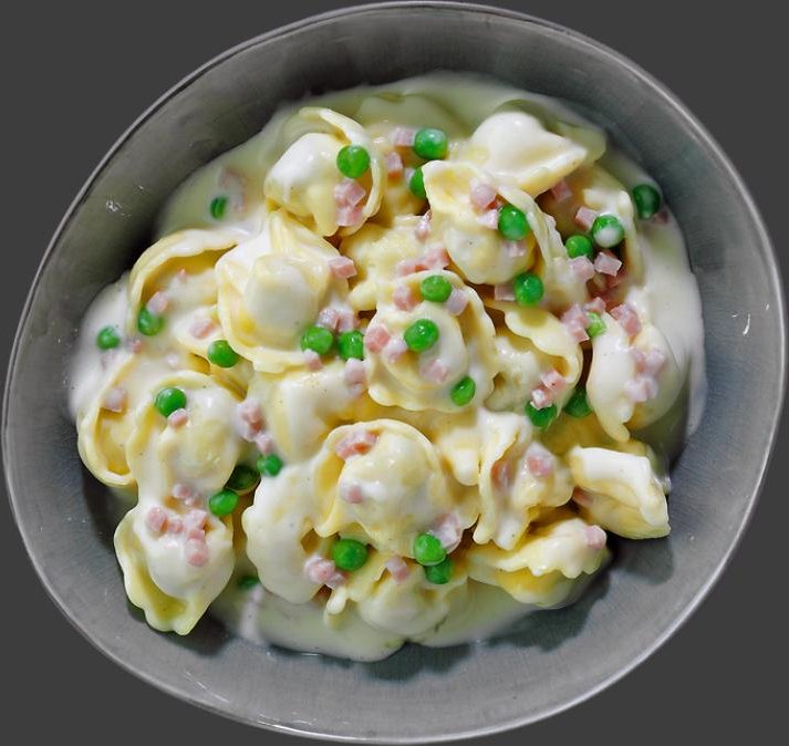 Tortellini in Schinken-Käse-Sauce