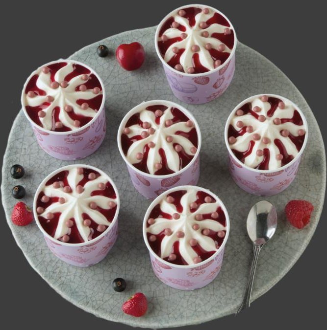 Panna Cotta Waldfrucht Eisbecher