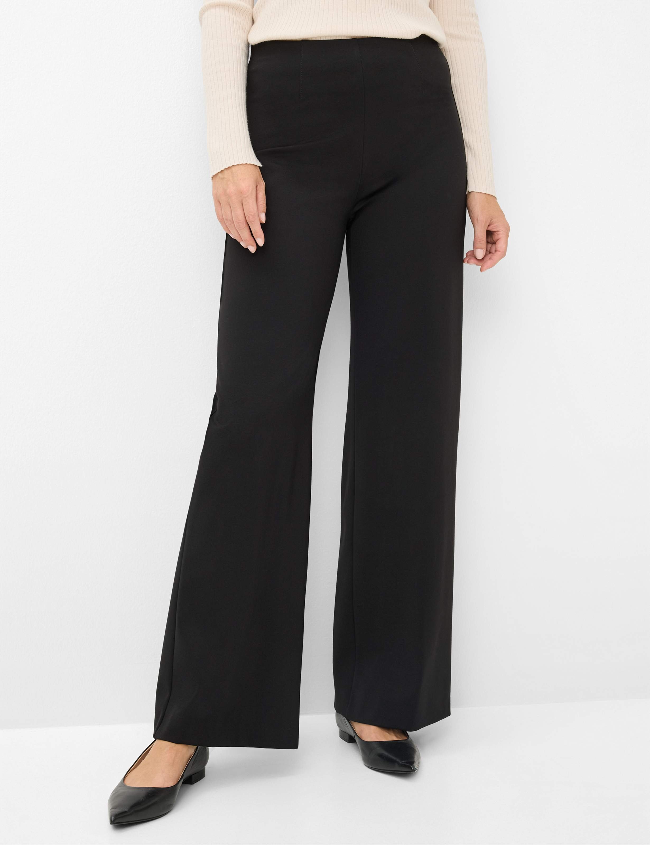 Thumbnail - Raphaela by Brax Damen Marlenehose Style LILLYTH FLARED BLACK, schwarz, Gr. 44K