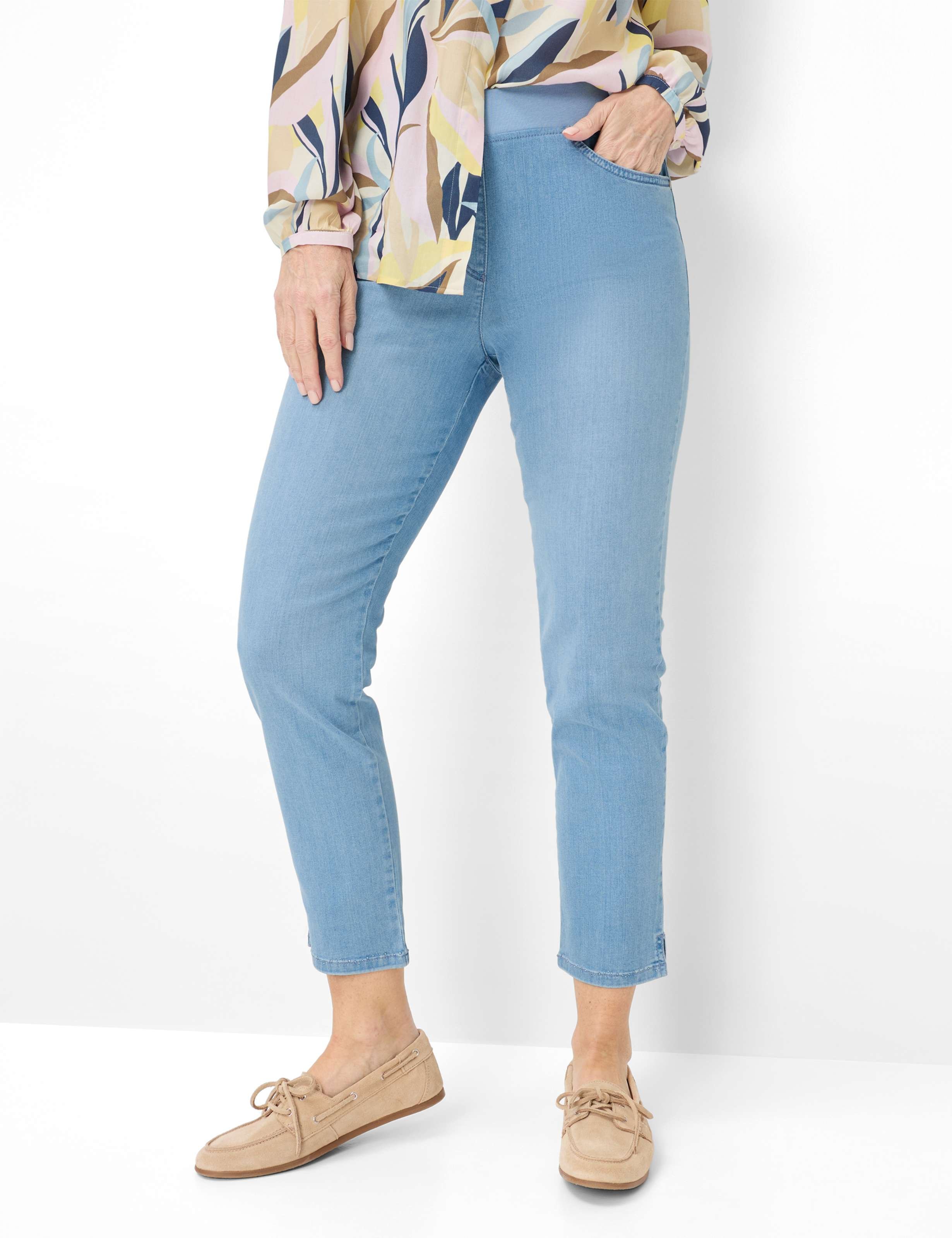Raphaela by Brax Damen Schlupfjeans Style PAMINA 6/8 BLEACHED LIGHT BLUE SLIGHTUSED, denim hellblau, Gr. 44