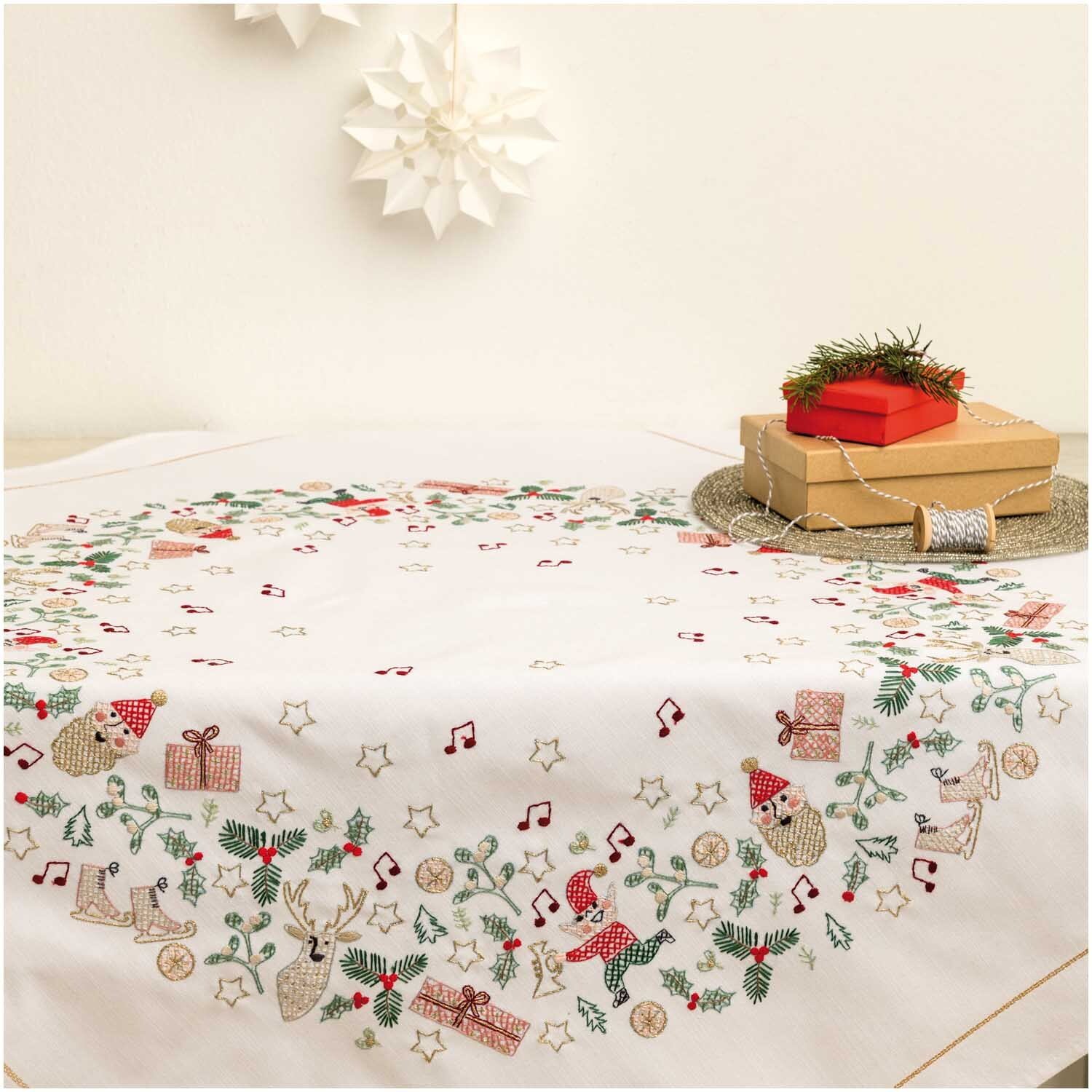 Rico Design Stickpackung Tischdecke Wichtel 90x90cm