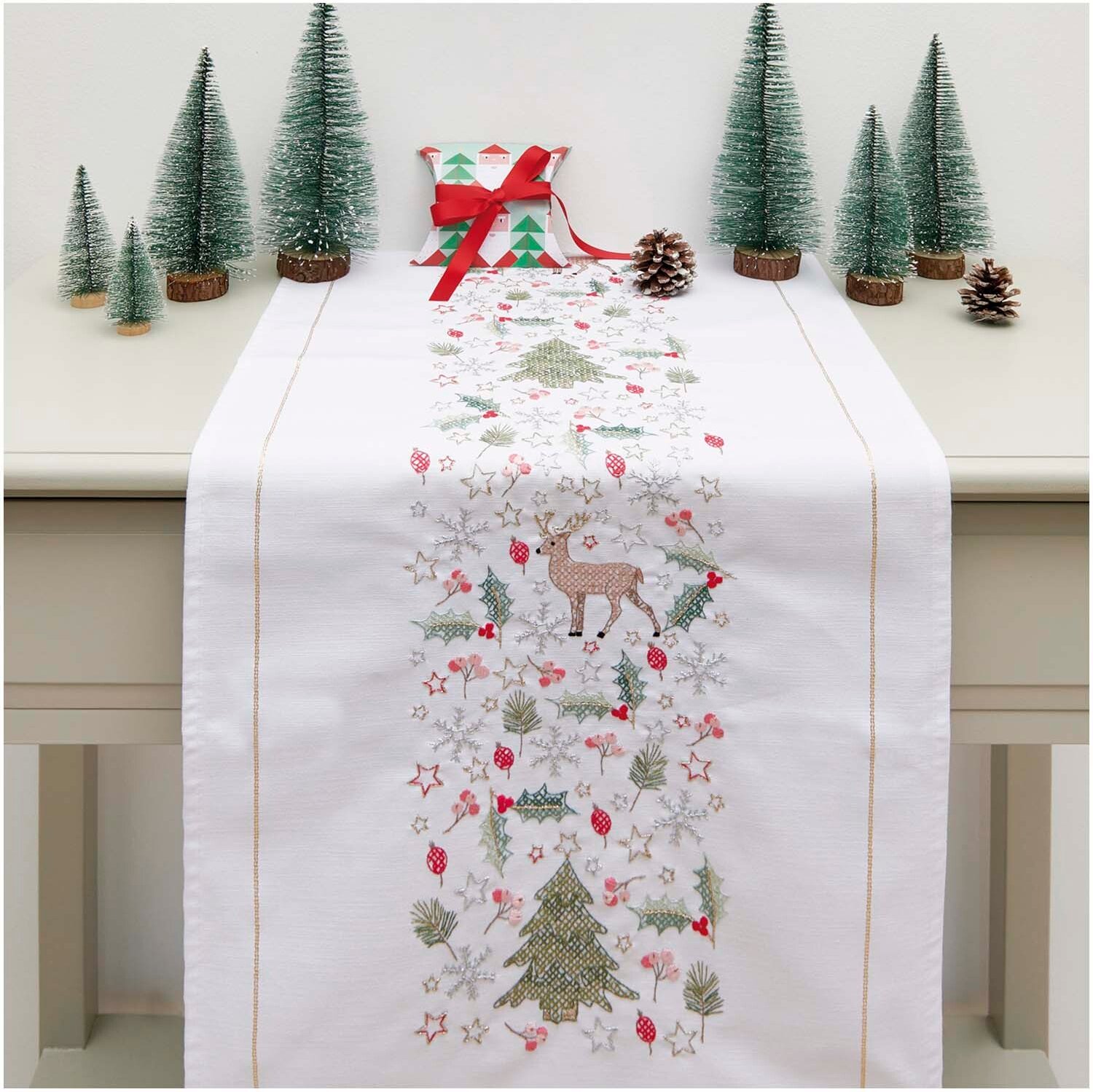 Rico Design Stickpackung Läufer Sternenkranz 45x100cm