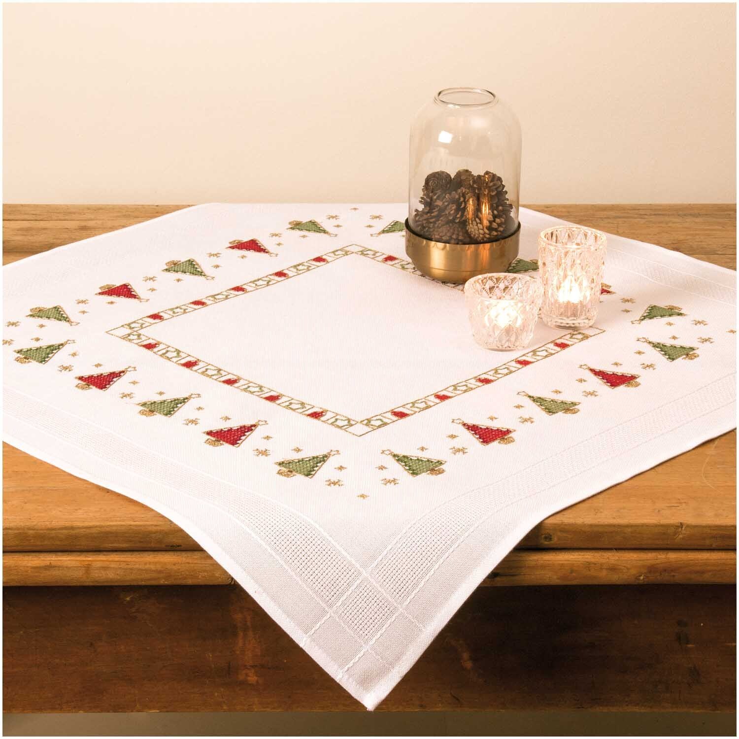 Rico Design Stickpackung Tischdecke Tannenbordüre 80x80cm