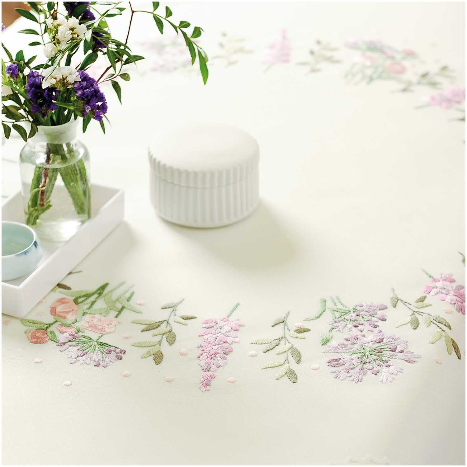 Rico Design Stickpackung Tischdecke Blumenkranz 90x90cm