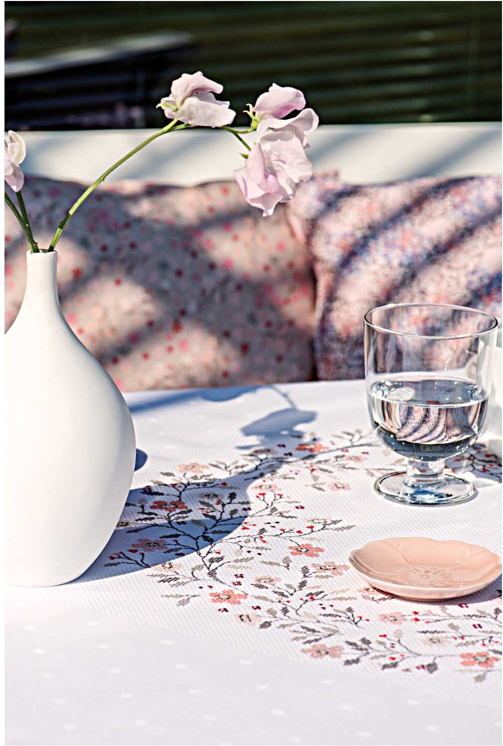 Rico Design Stickpackung Tischdecke Streublümchen 90x90cm